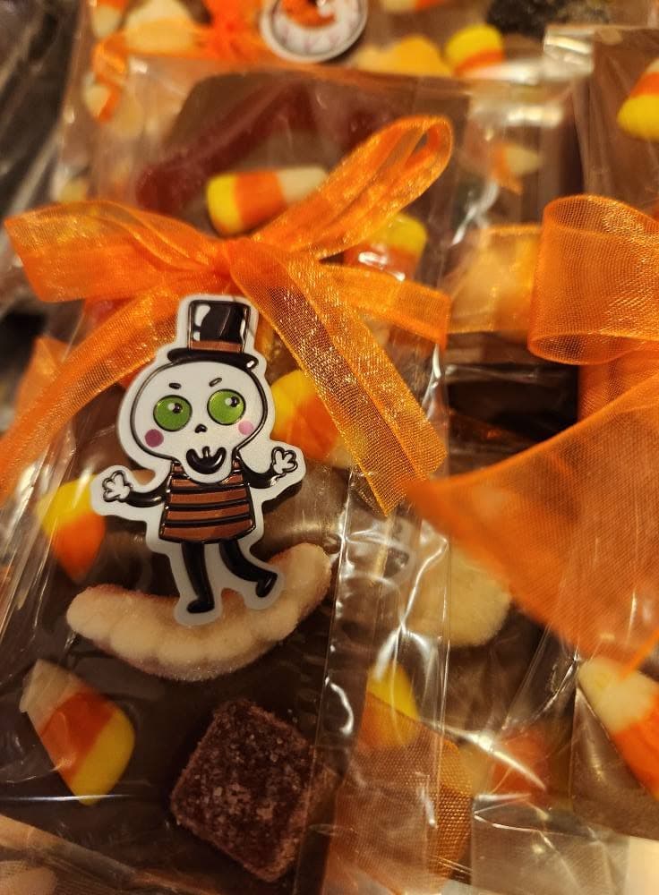 Festive Halloween chocolate bark